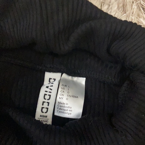 15 or 3 FOR 20 BUNDLE DEAL Sweater/top - Picture 4 of 4